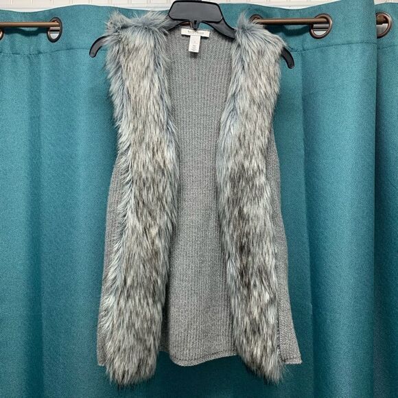 White House Black Market Gray Faux Fur Sweater Vest Size Small - Picture 1 of 4
